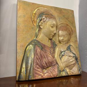 Placa esplêndida de cerâmica lustrosa a ouro, Virgem com Menino, da renomada manufatura Gatti Faenza, anos 1950.