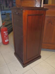 Mahagoni-Rollladenschrank aus dem frühen 20. Jahrhundert, L43xB46xH96 cm