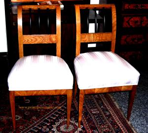 Vienna 1815-20. Pair of elegant Biedermeier chairs in intact wooden condition.