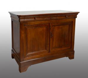 Credenza antica provenzale a cappuccina in massello di noce. Francia XIX secolo.
