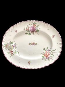 Oval majolica plate with rose and butterfly floral decoration. Geminiano Cozzi manufacture. Venice.