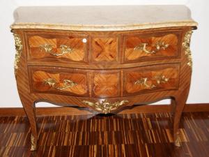 Antico comò francese del 1800 stile Luigi XV in bois de rose e bois de violette