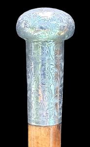 Bastone con pomolo in argento e canna in malacca.