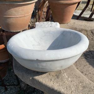 Antica acquasantiera 
