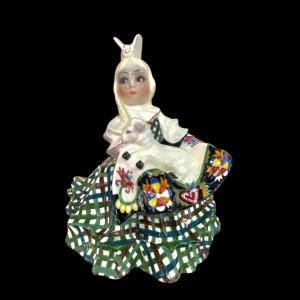 Polychrome Steingutskulptur einer weiblichen Figur mit Schaf. Essevi-Manufaktur von Sandro Vacchetti. Turin.