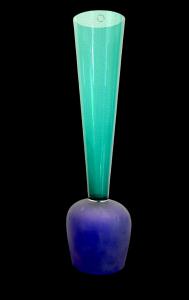 Vaso in vetro verde acqua con base blu satinata.Venini,Murano.