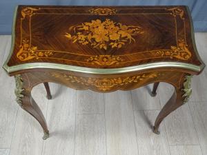 ALTER KONSOLETISCH MIT INTARSIEN UND VERGOLDETEN BRONZEN, Napoleon III, Paris, 19. Jahrhundert