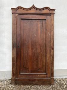 Porta de painel único com moldura