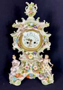Maravilhoso Relógio de Pêndulo em Porcelana Policromada Antigo Velha Paris Primeira Metade do Século XIX