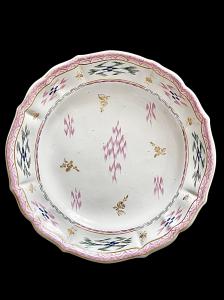 Maiolica plate with geometric 'flame' design and gold highlights. Manufactured by Pasquale Rubati. Milan.