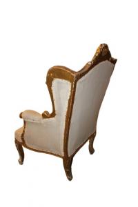 Coppia di poltrone francesi Luigi XV con "orecchie" – Seconda metà '800, legno dorato a foglia oro