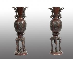 Coppia di vasi cinesi in bronzo patinato. Periodo fine XIX secolo.