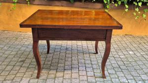 Antique extending table with cabriole legs