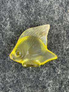 Kleiner Fisch aus gelbem Kristall. Lalique-Manufaktur. Frankreich.