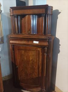 Biedermeier Eckschrank aus Mahagoni