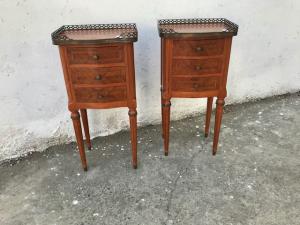 Elegante par de mesinhas de cabeceira em mogno com incrustações - Restauradas (em andamento)_car 1943