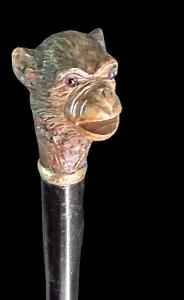 Bastone con pomolo in legno raffigurante testa di scimmia.