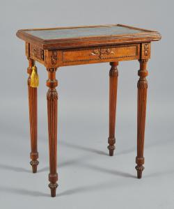 Elegant Louis XVI coffee table, made in Parma in the last quarter of the 18th century