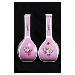 Pair of single-flower porcelain vases from the 1800s, Dresden manufacture decorated.