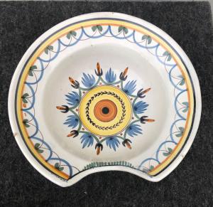 Majolica shaving dish with geometric decorations. France.