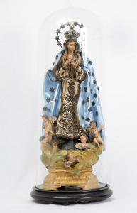 Antike neapolitanische Skulptur der unbefleckten Madonna unter einer zeitgenössischen Glocke. 19. Jahrhundert.