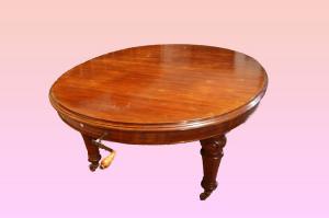 Antique large extendable oval table, Victorian style from the 1800s in mahogany with extensions, 4 meters.