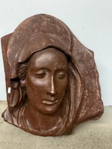 Antike Skulptur aus brüniertem Terrakotta, Jungfrauengesicht, 20. Jh., 40x36x20cm