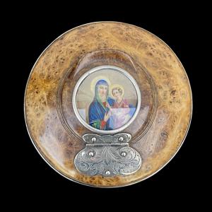 Thuya burl box with a miniature depicting Madonna and Child. Silver details.