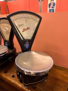 Bilancia Berkel modello K nero opaco restaurata 