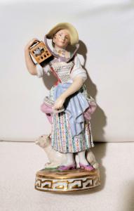 Österreichische Keramikfigur "Schäferin", frühes 19. Jahrhundert
