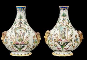 Paar Majolika-Flaschen mit Maskaron-Griffen. Jafet Torelli. Florenz.