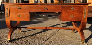 Large desk with pull-out tops