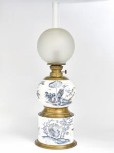 Lampada a petrolio in ceramica dipinta, Oil lamp in painted ceramic
