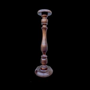 Colonna tornita in legno di rovere con piano e base rotondi.Periodo deco’.