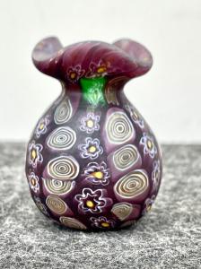 Vasetto murrina millefiori con sfondo marrone.Manifattura Fratelli Toso o Artisti Barovier.Murano.