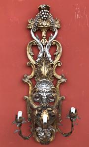 applique in legno dipinto in policromia