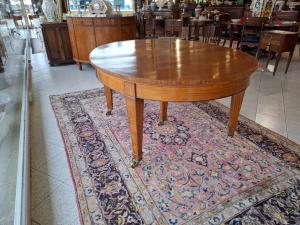 Tavolo in legno ovale epoca 900
