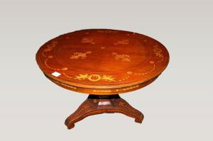 Riccamente inlaid Dutch circular coffee table from the 1800s.