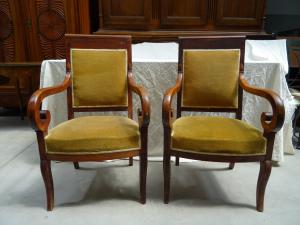 Coppia di poltrone Impero in noce massello 1820 Francia elegante ricciolo