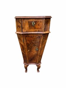 Splendid walnut and burr walnut small cabinet with a curved front. VENICE XVIII century