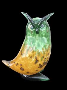 Gufo ( o civetta) in vetro pesante policromo con macchie di ossidi metallici e occhi a murrina.Franco Moretti,Murano.
