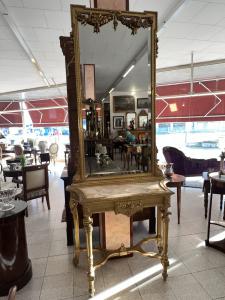 Konsole im Louis-XVI-Stil