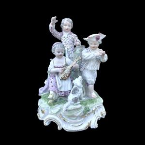 Porcelain group depicting musical children. Meissen