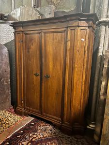 ARM270 - Armadio/ stipo in legno di noce, epoca '700, misure cm L 167 x H 186 x P 42