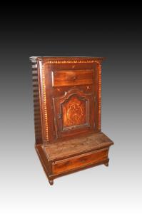 Inginocchiatoio italiano del 1600 in legno di noce con intarsi