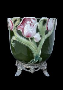 Vaso giardiniera in ceramica barbottina con decoro floreale.Francia.