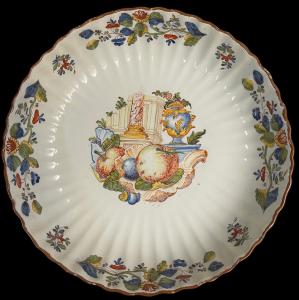 Crespina in maiolica, manifattura Antonibon di Nove di Bassano , con figure VENDUTA