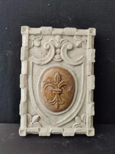 Elegante stemma fiorentino in marmo Biancone con intarsio centrale - 37 x 25 cm - Firenze 