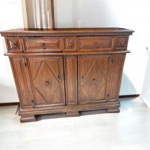 VENDUTA Credenza Toscana  in noce del XVII secolo