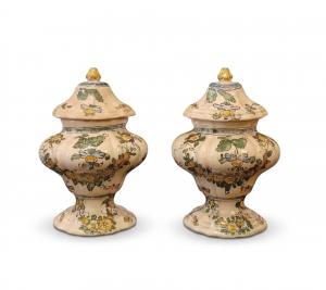 COPPIA DI VASI DA FARMACIA IN MAIOLICA PRIMA META' XVIII SECOLO 